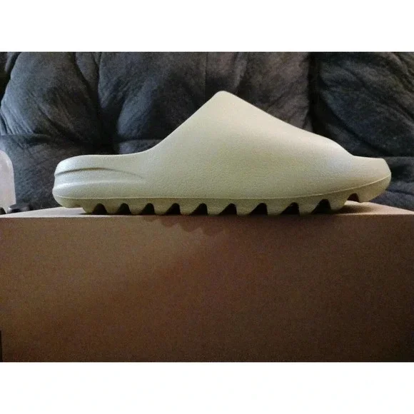 Yeezy Slide Resin Men\'s 11 FZ5904 Adidas 2022 New in box FZ5904 Adidas Yeezy Slide Resin (2022/2024) | eBay main image 4